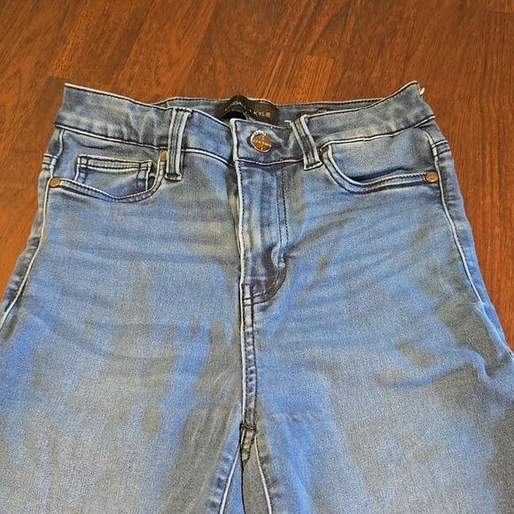 Kendall and kylie stretchy jeans, size twenty seven, great condition - Picture 2 of 5